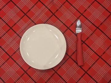 Kilt Rosso ⫸ Airlaid Plus Tablecloth