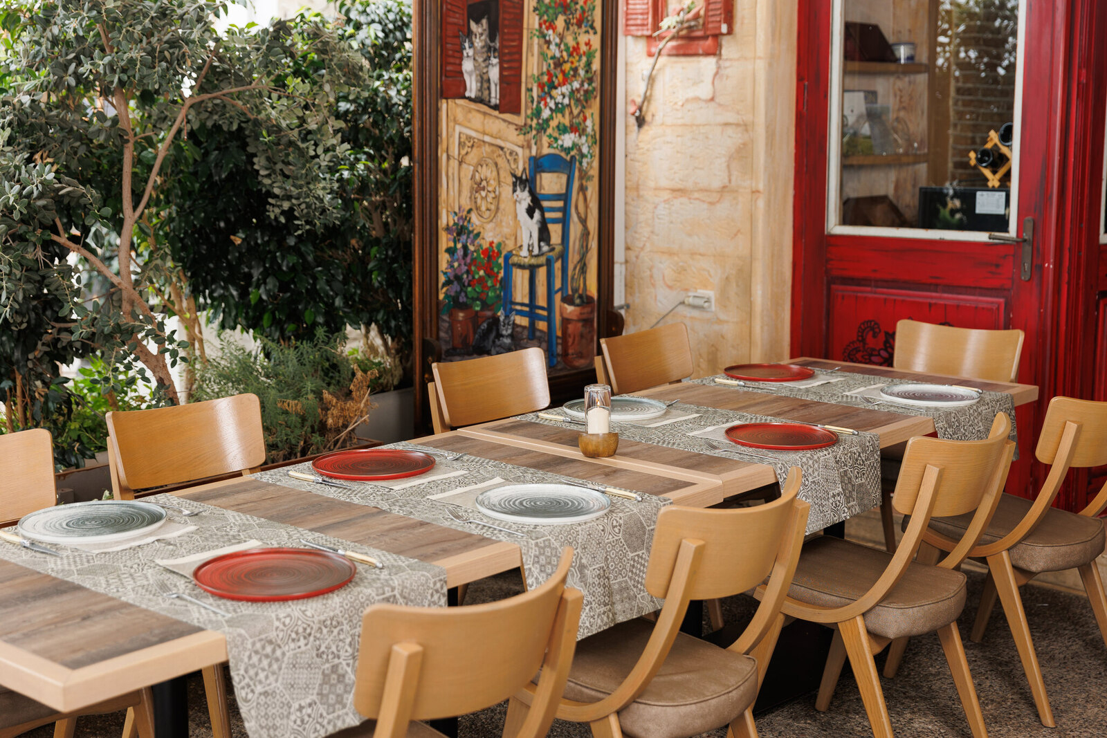 Koukos Wine Restaurant runner esa fume